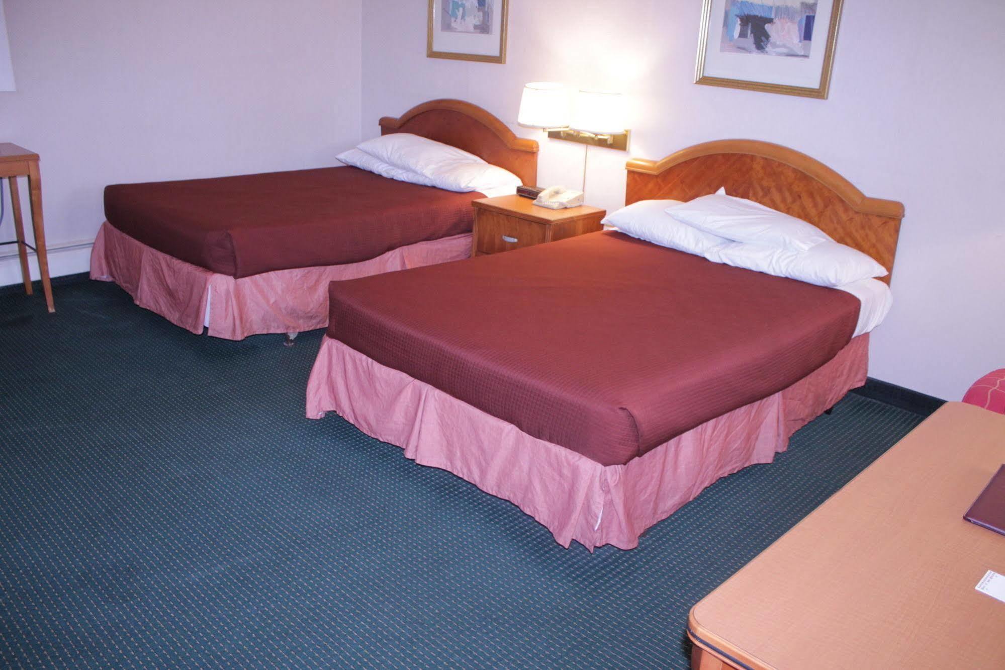 Howard Johnson By Wyndham Williamstown Eksteriør billede