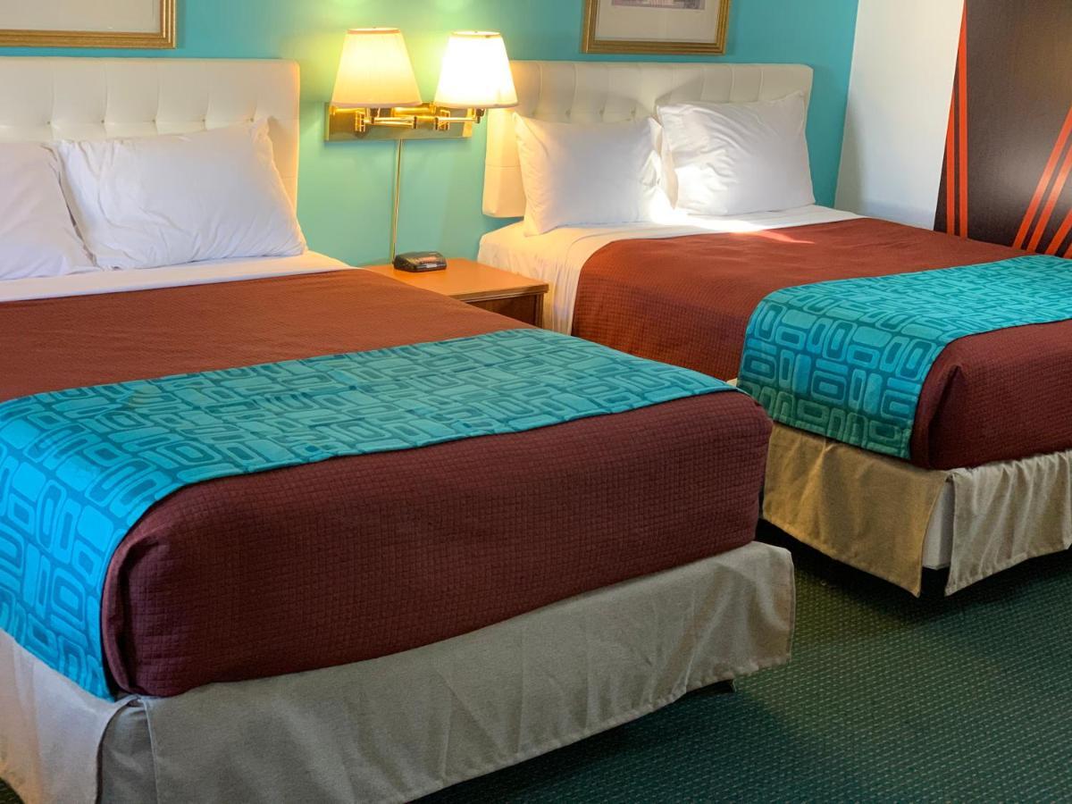 Howard Johnson By Wyndham Williamstown Eksteriør billede